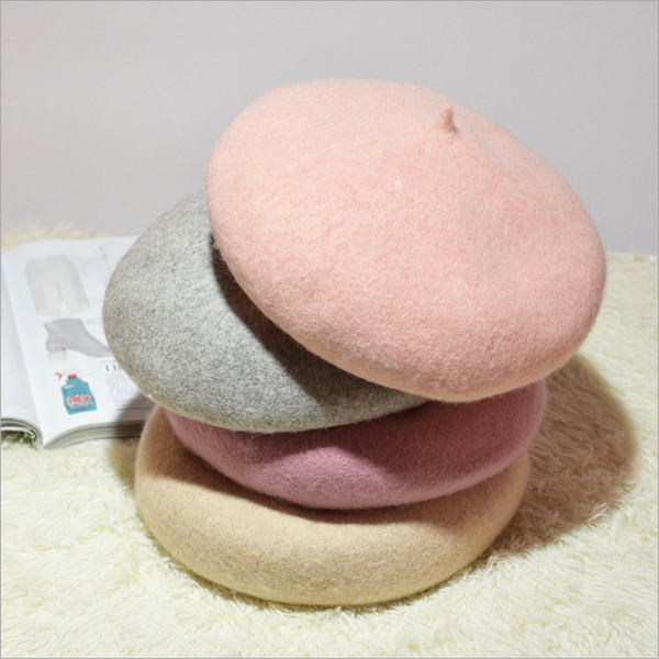 Moderna sieviešu vilnas beretes tipa cepure - retro stilā