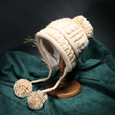 Női kötött téli sapka fűzős