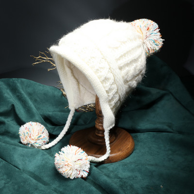 Női kötött téli sapka fűzős