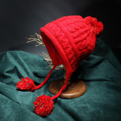 Női kötött téli sapka fűzős