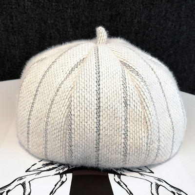 Modern kötött női beret típusú sapka