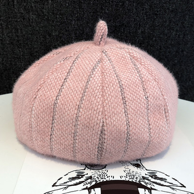 Modern kötött női beret típusú sapka