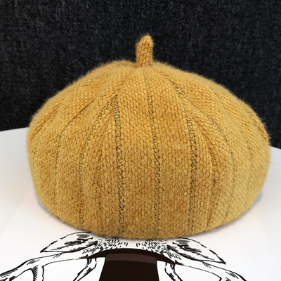 Modern kötött női beret típusú sapka