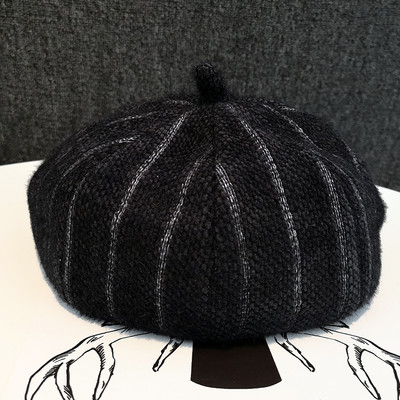 Modern kötött női beret típusú sapka