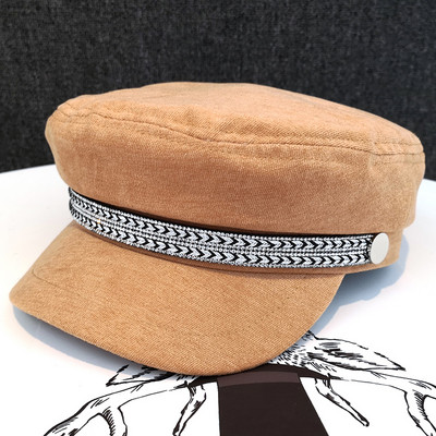 Moderna sieviešu beretes tipa cepure