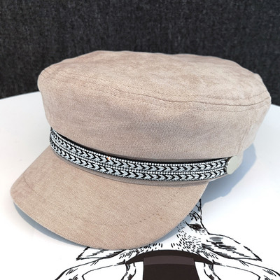 Moderna sieviešu beretes tipa cepure