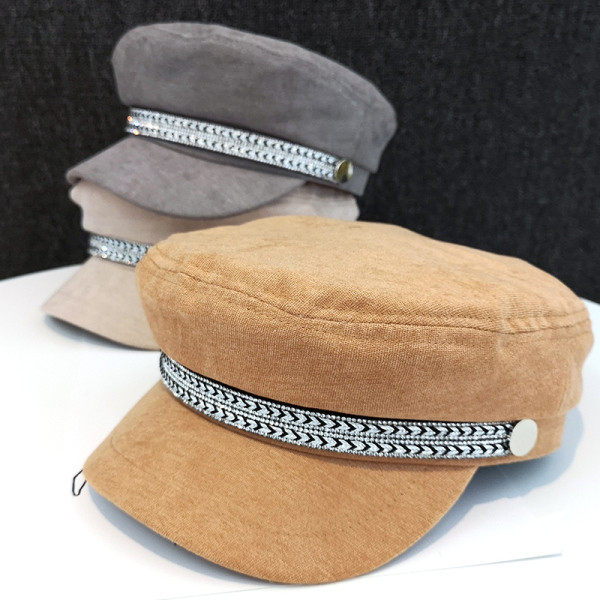 Moderna sieviešu beretes tipa cepure