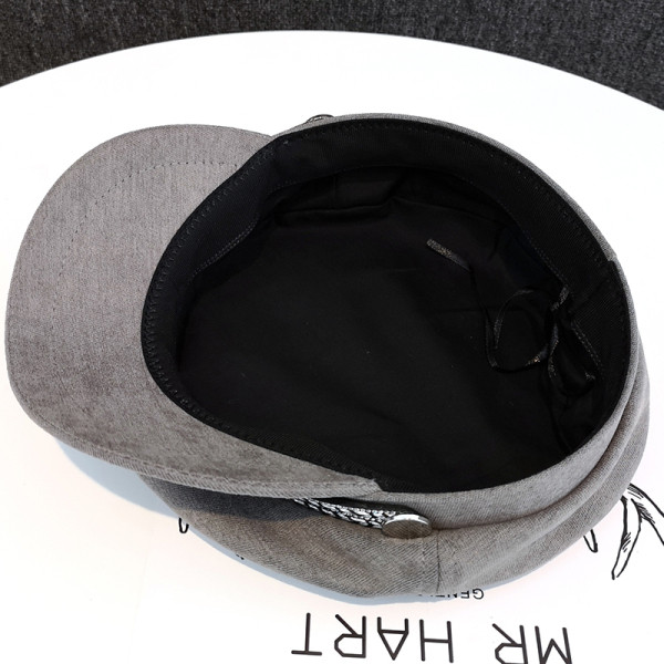 Moderna sieviešu beretes tipa cepure