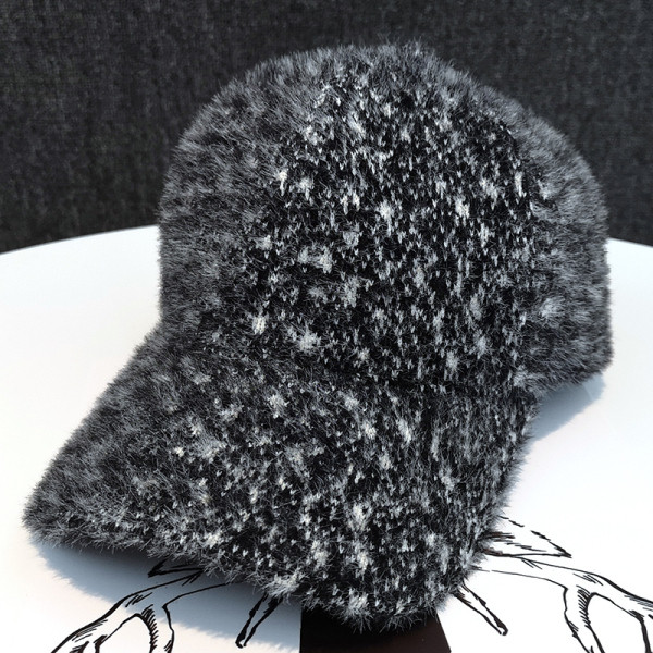 Gyapjú sapka napellenzővel nőknek