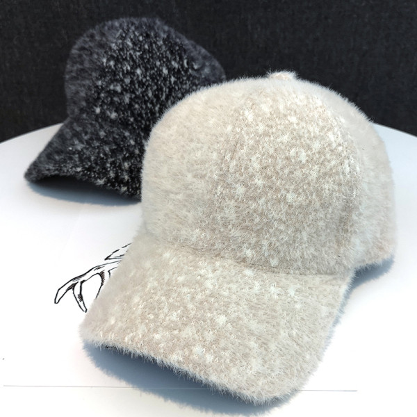 Gyapjú sapka napellenzővel nőknek