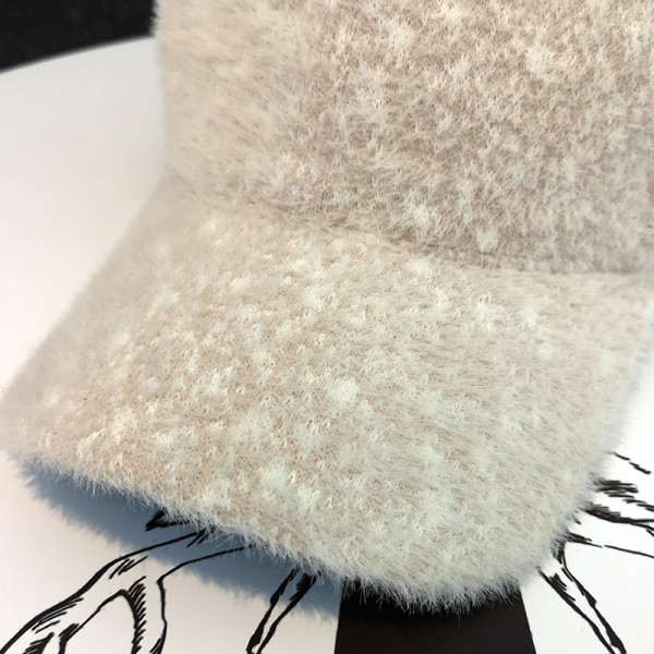 Gyapjú sapka napellenzővel nőknek