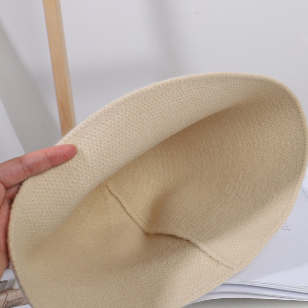 Ženska vunena ribička kapa