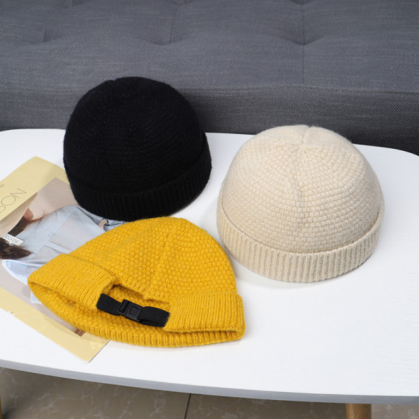 Pletena ženska zimska kapa