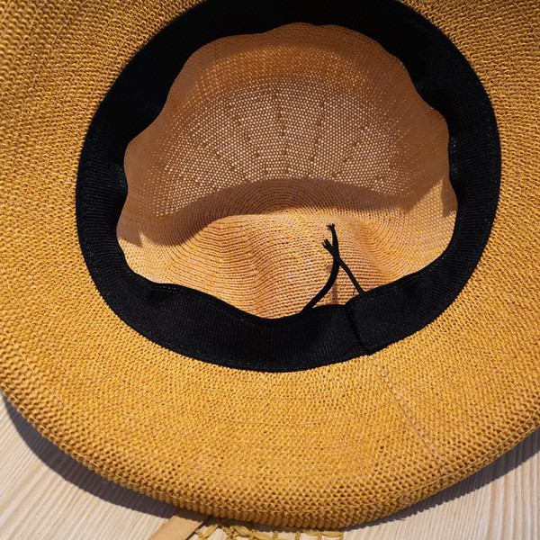 Modern női sapka szalaggal és rojtokkal - nyárra alkalmas