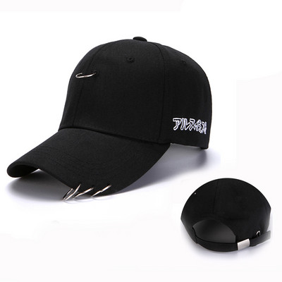 Γυναικείο καπέλο με γείσο και μεταλλικό στοιχείο