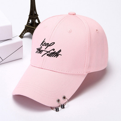 Γυναικείο καπέλο με γείσο και μεταλλικό στοιχείο