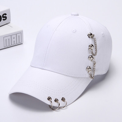 Γυναικείο καπέλο με γείσο και μεταλλικό στοιχείο