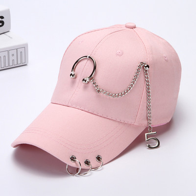 Γυναικείο καπέλο με γείσο και μεταλλικό στοιχείο