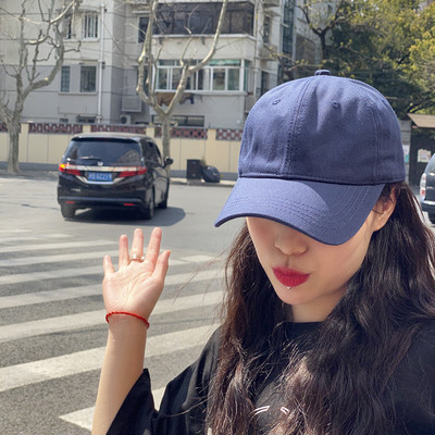 Mindennapi női sapka napellenzővel, két modellben