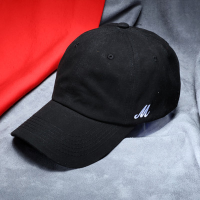 Mindennapi női sapka napellenzővel, két modellben