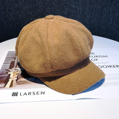 Ženska mekana kapa sa šilterom u obliku kape