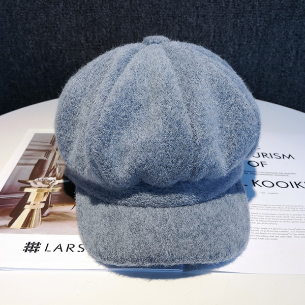 Ženska mekana kapa sa šilterom u obliku kape