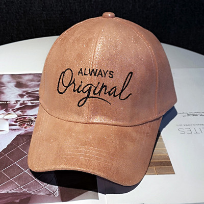 Fényes női sapka hímzett felirattal - két modell