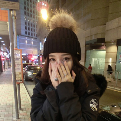 Ženska zimska pletena kapa s paperjem - nekoliko modela