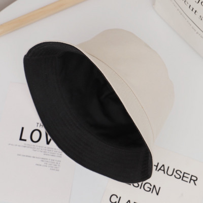 Női sapka hímzéssel és perifériával