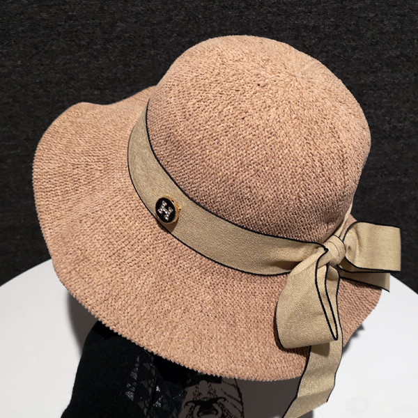 Modern női sapka szalaggal