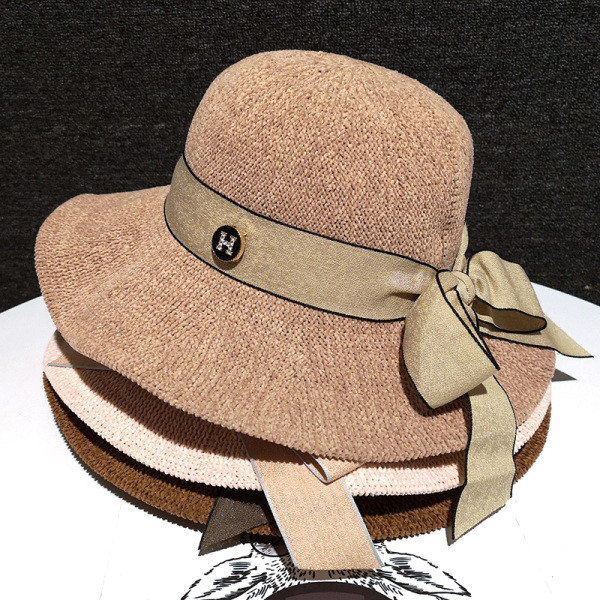 Modern női sapka szalaggal