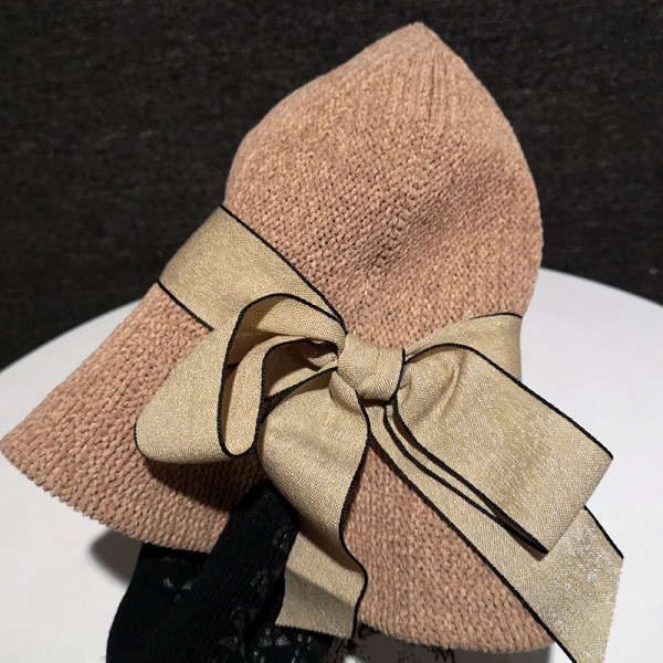 Modern női sapka szalaggal