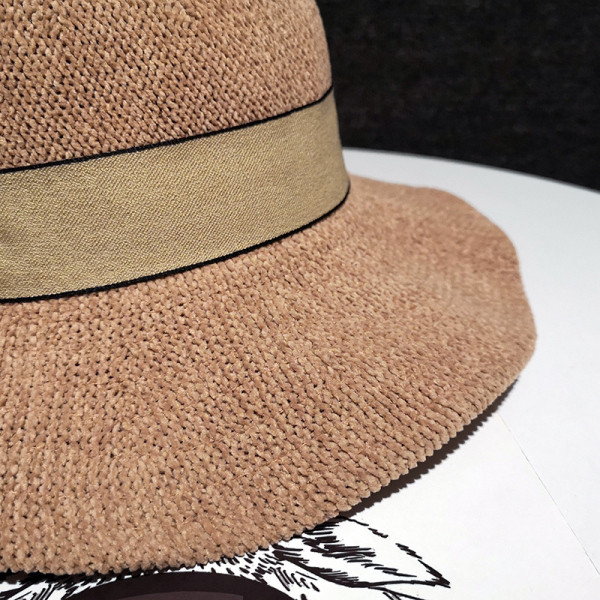 Modern női sapka szalaggal