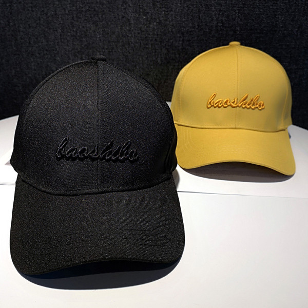 Női sportsapka hímzéssel