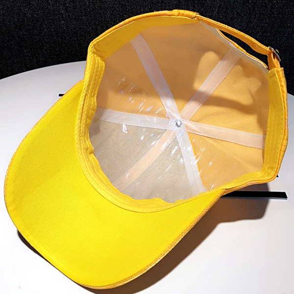 Hétköznapi női sapka új modellje feliratokkal