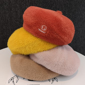 Plüss női beret hímzéssel