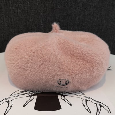 Plüss női beret hímzéssel