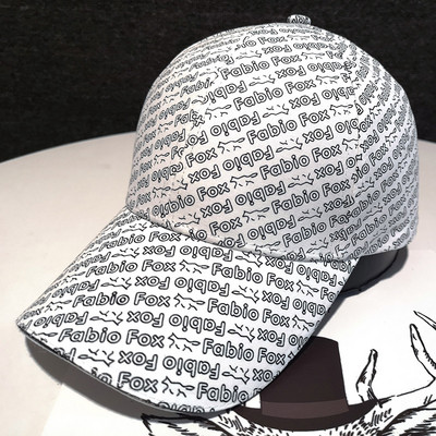 Hétköznapi baseballsapka feliratokkal nőknek