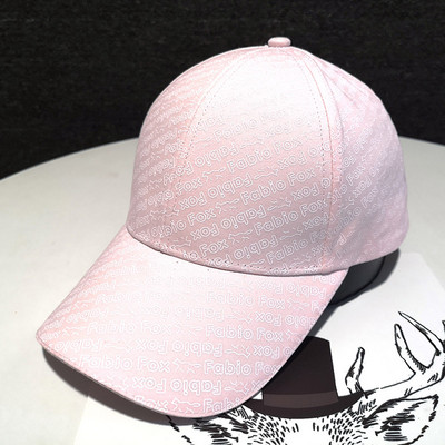 Hétköznapi baseballsapka feliratokkal nőknek