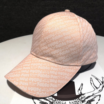 Hétköznapi baseballsapka feliratokkal nőknek