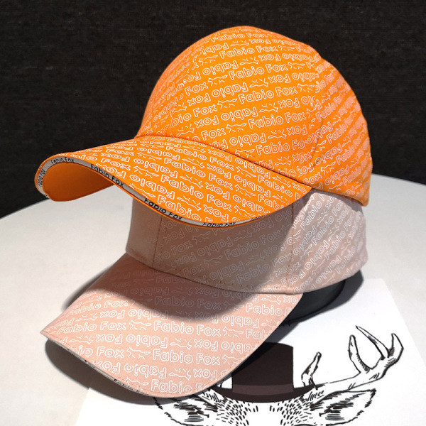 Hétköznapi baseballsapka feliratokkal nőknek