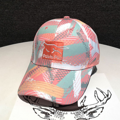 Színes női sapka hímzéssel