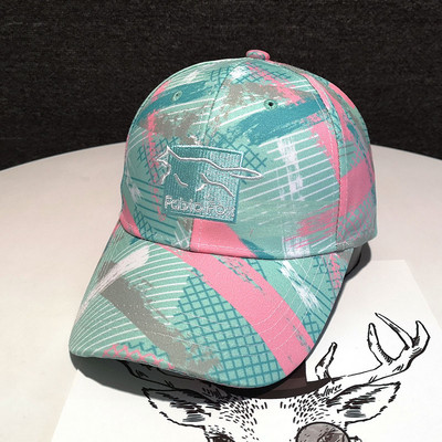 Színes női sapka hímzéssel