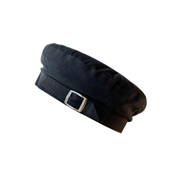 Ženska kapa tipa beretka s remenom