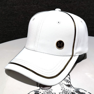 Γυναικείο casual καπέλο με γείσο και μεταλλικό στοιχείο