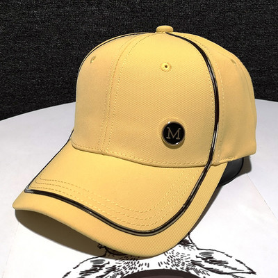 Γυναικείο casual καπέλο με γείσο και μεταλλικό στοιχείο