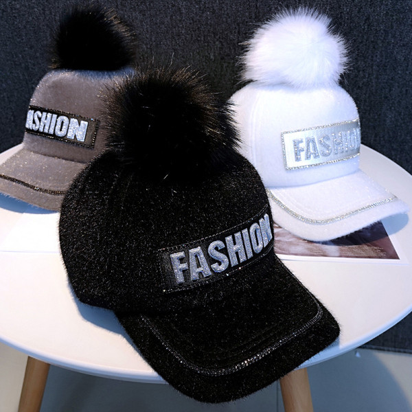 Új modell női baseball sapka felirattal és pehelypomponnal