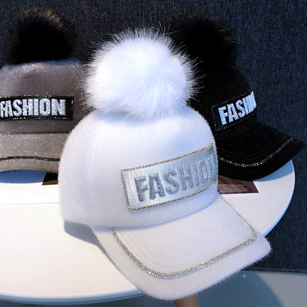 Új modell női baseball sapka felirattal és pehelypomponnal