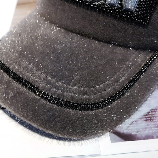 Új modell női baseball sapka felirattal és pehelypomponnal