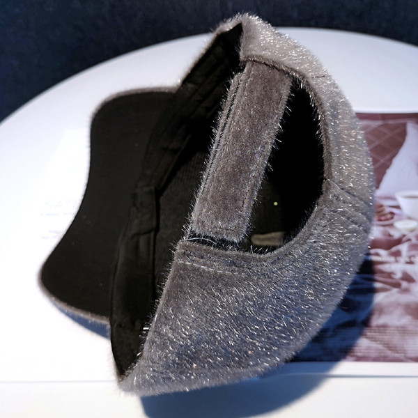 Új modell női baseball sapka felirattal és pehelypomponnal